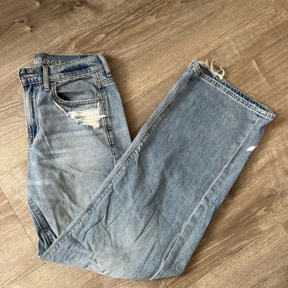 American Eagle Outfitters Women’w Light Blue Ripped Skater Jean